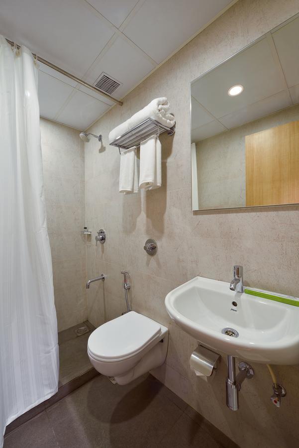 Hotel Leafio-Near Airport Mumbai Dış mekan fotoğraf
