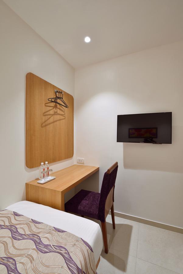 Hotel Leafio-Near Airport Mumbai Dış mekan fotoğraf