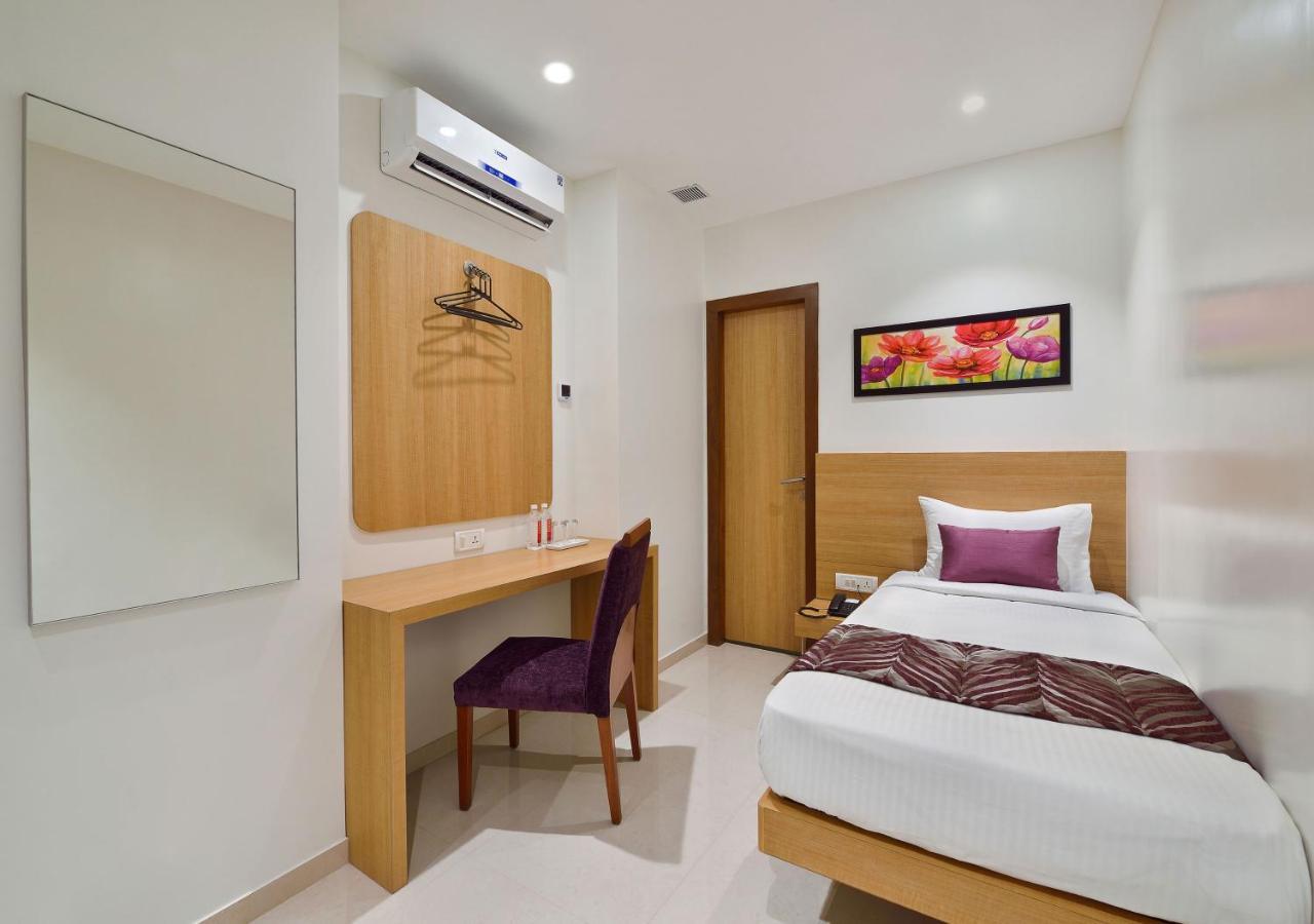 Hotel Leafio-Near Airport Mumbai Dış mekan fotoğraf