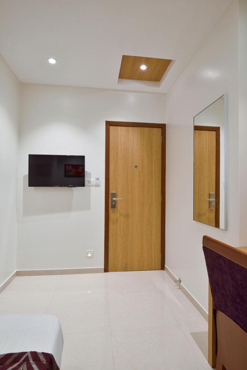 Hotel Leafio-Near Airport Mumbai Dış mekan fotoğraf